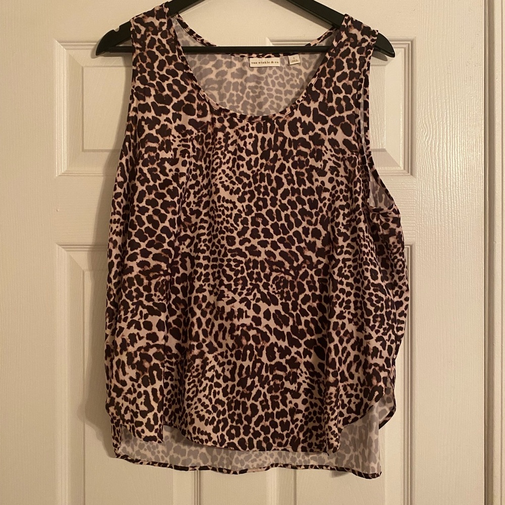 Van Winkle & Co. Women’s Leopard Print Sleeveless Top. Size Large.